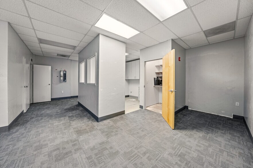 More Photos Of 7338 Crater Lake Hwy, White City Freestanding For Sale
