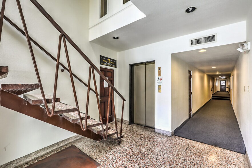 More Photos Of 324 S 3rd St, Las Vegas Office For Lease