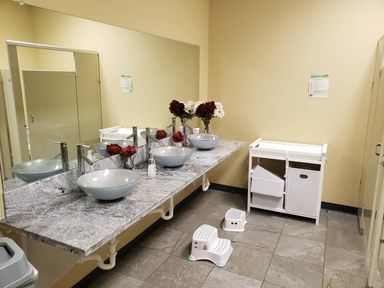 More Photos Of 6603 Langham Dr, Houston Religious Facility For Lease