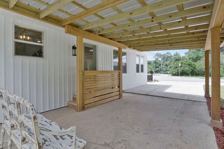 More Photos Of 6682 Ravine St, Milton Office Residential For Sale