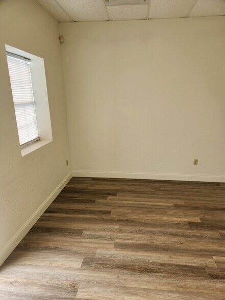 More Photos Of 908 N Twin Creek Dr, Killeen Warehouse For Lease