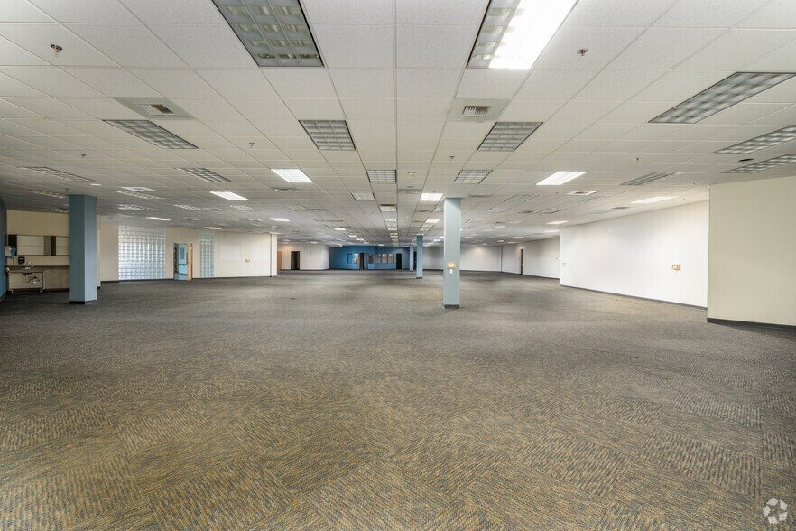 More Photos Of 39959 Sierra Hwy, Palmdale Office For Lease