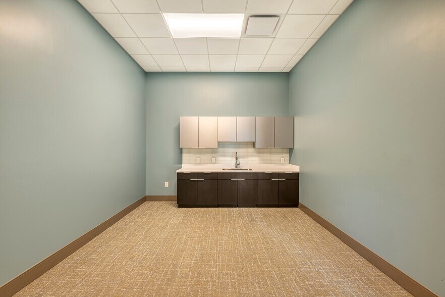 More Photos Of 725 N Eliseo C. Felix Jr Way, Avondale Warehouse For Lease