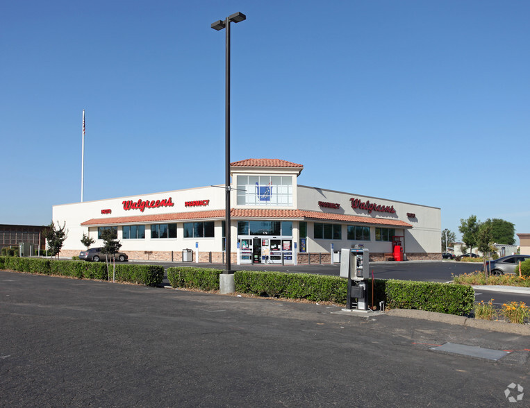 Primary Photo Of 170 W El Monte Way, Dinuba Drugstore For Sale