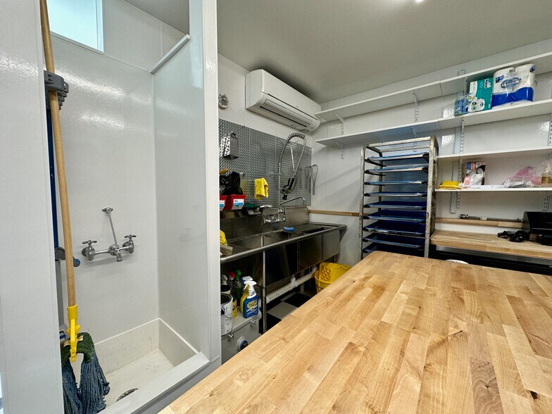 More Photos Of 4 Thomas St, Holley Restaurant For Sale