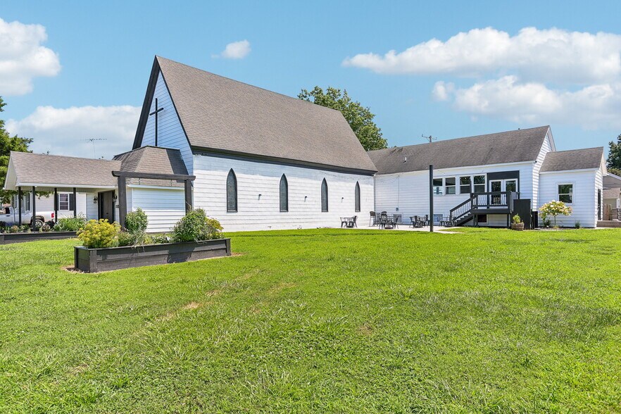 More Photos Of 206 W Spruce St, Gillespie Religious Facility For Sale
