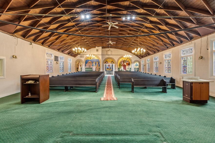 More Photos Of 632 W Stocker St, Glendale Religious Facility For Sale
