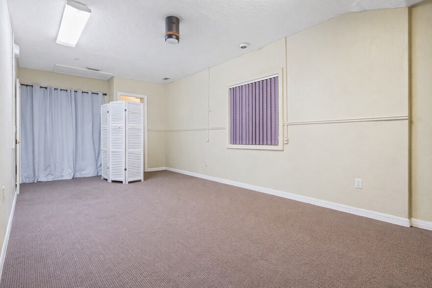 More Photos Of 1570 N Harbor City Blvd, Melbourne Office Residential For Sale