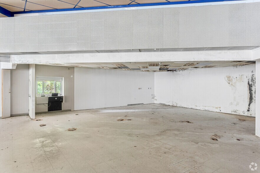 More Photos Of 3059 Washington Rd, East Point Freestanding For Sale