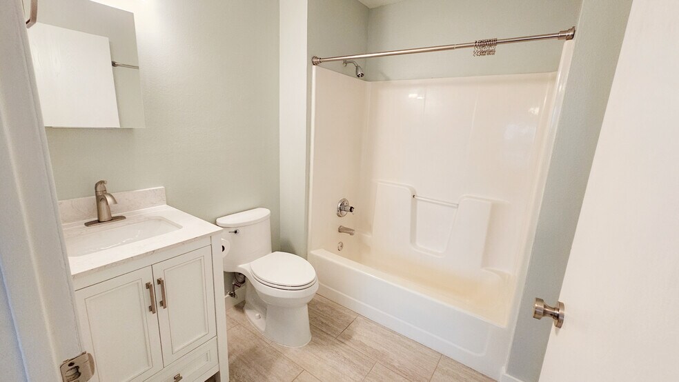 More Photos Of 3315 E 15th St, Des Moines Apartments For Sale