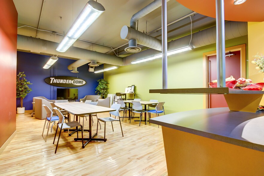 More Photos Of 75 Prom Du Portage, Gatineau Storefront Retail Office For Sale