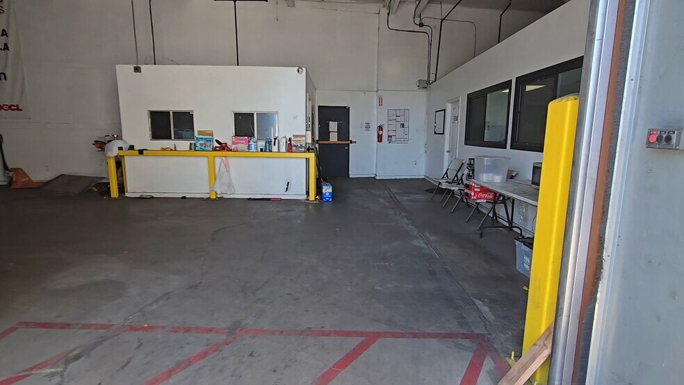 Primary Photo Of 5519 Jillson St, Commerce Warehouse For Sale