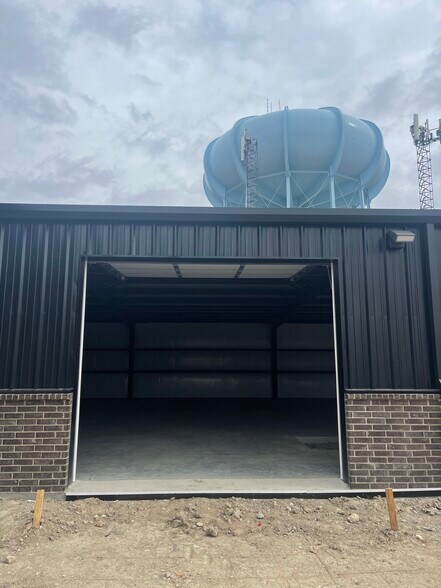 More Photos Of 6600 Calmont Ave, Fort Worth Flex For Lease