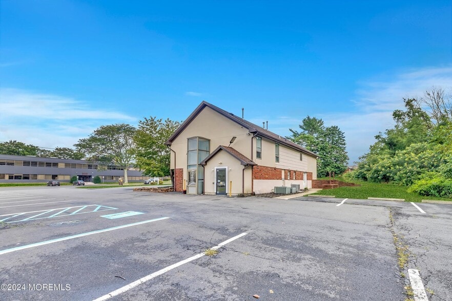 More Photos Of 98 Craig Rd, Manalapan Township Office For Sale