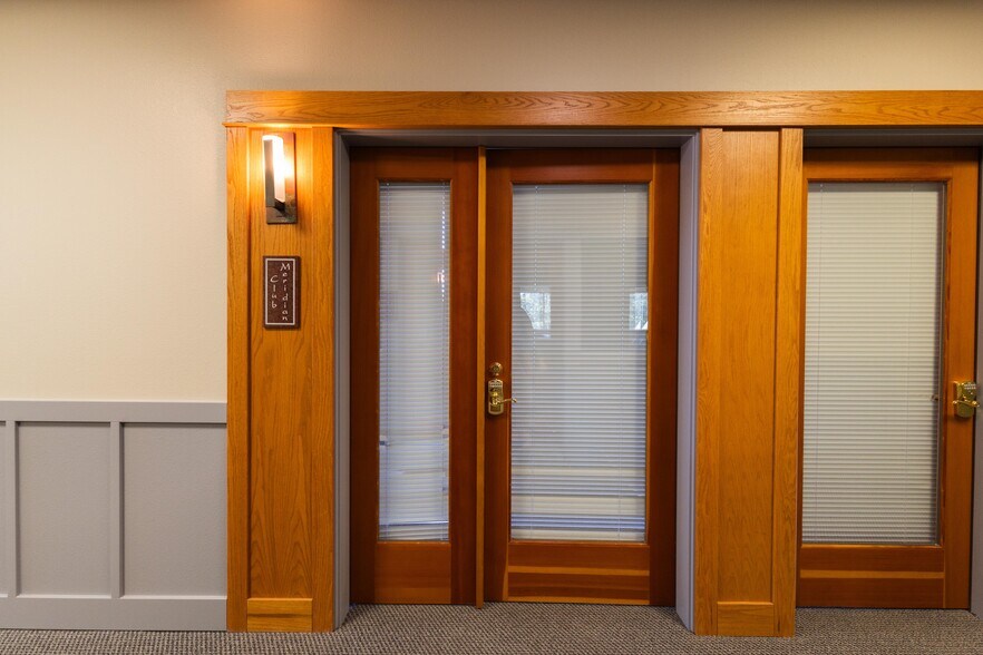 More Photos Of 360 Knechtel Way NE, Bainbridge Island Apartments For Sale