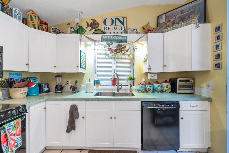 More Photos Of 1803 Gulf Blvd, Indian Rocks Beach Hotel For Sale
