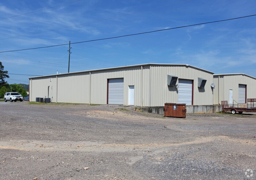 More Photos Of 90 Industrial Blvd, Attalla Freestanding For Lease