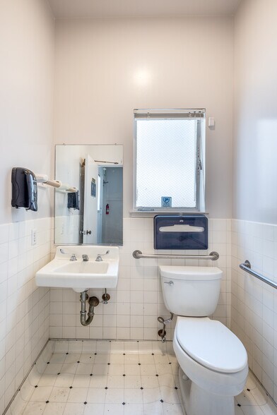 More Photos Of 270 Grand Ave, Oakland Office Residential For Sale