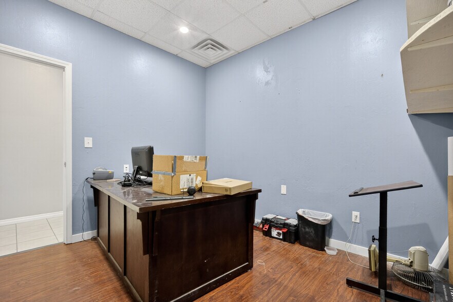 More Photos Of 1835 Industrial Blvd, Norman Warehouse For Sale