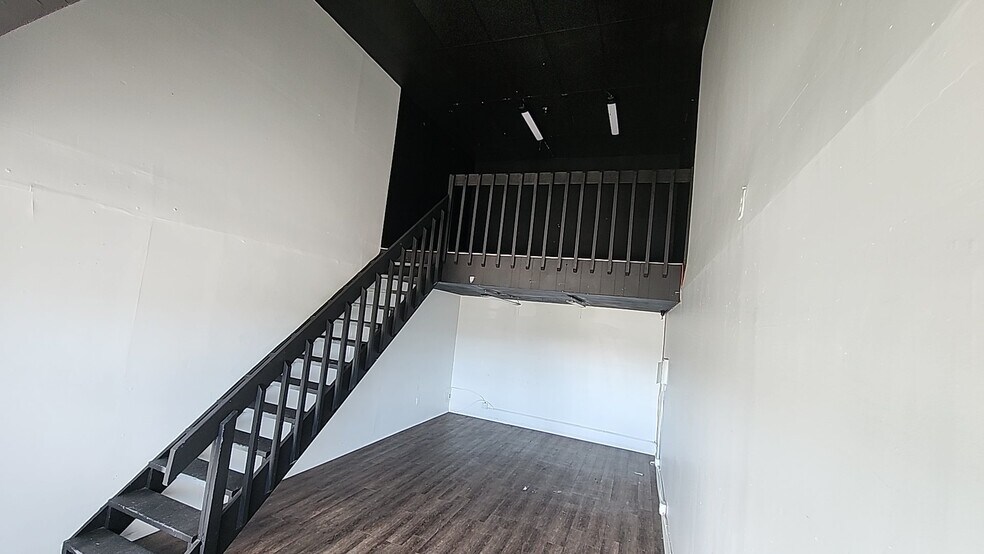 More Photos Of 8340 Ulmerton Rd, Largo Light Distribution For Lease