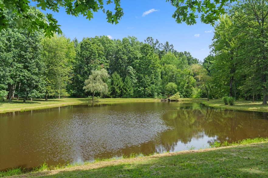More Photos Of 5455 Plantation Rd, Sunbury Lodge Meeting Hall For Sale