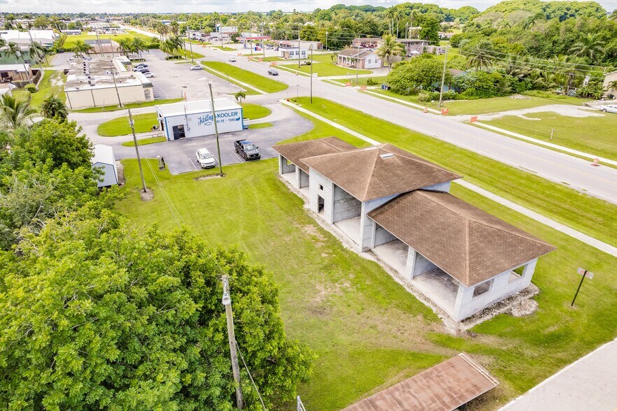 More Photos Of 555 NW 16th St, Belle Glade Light Distribution For Sale