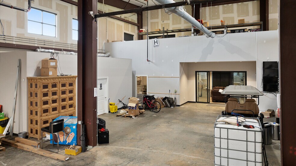 More Photos Of 174 W Stave Mill Rd, Rogers Self Storage For Lease