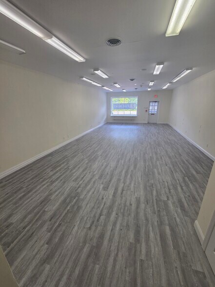 More Photos Of 2468-2474 Montauk Hwy, Brookhaven Unknown For Lease