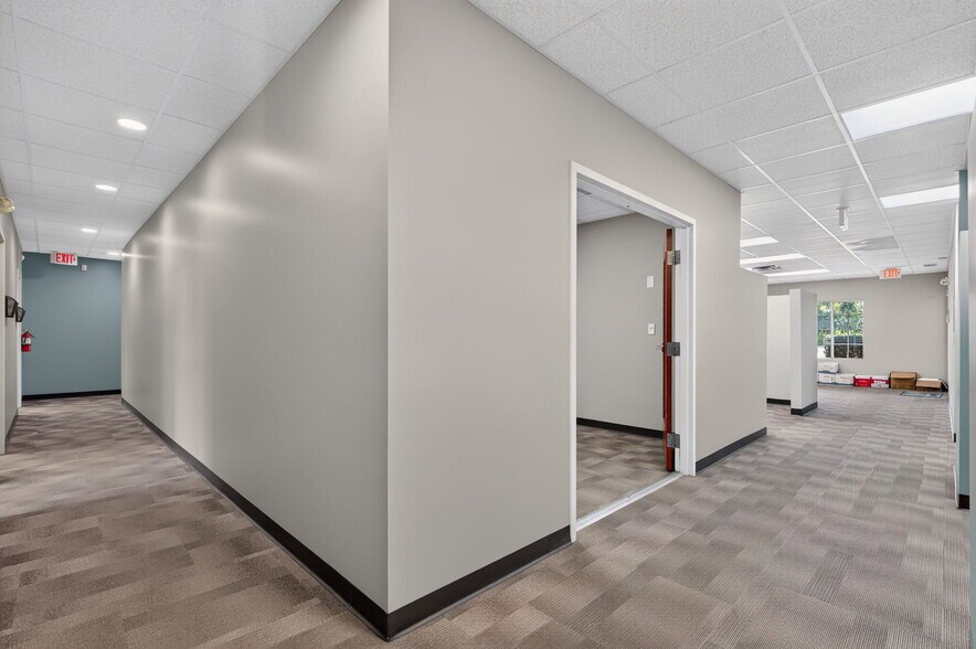 More Photos Of 1567 W Diane St, Ozark Office For Sale