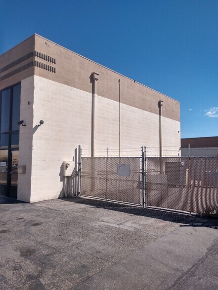 More Photos Of 5820 Wynn Rd, Las Vegas Warehouse For Lease