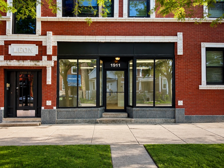 More Photos Of 1901-1915 W Foster Ave, Chicago Storefront Retail Residential For Lease