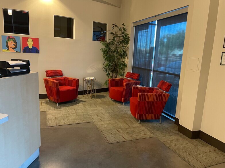More Photos Of 8100 S Priest Dr, Tempe Showroom For Sale