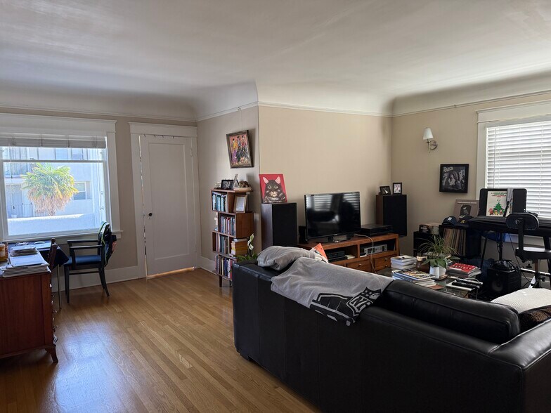 More Photos Of 3704 E 2nd St, Long Beach Apartments For Sale