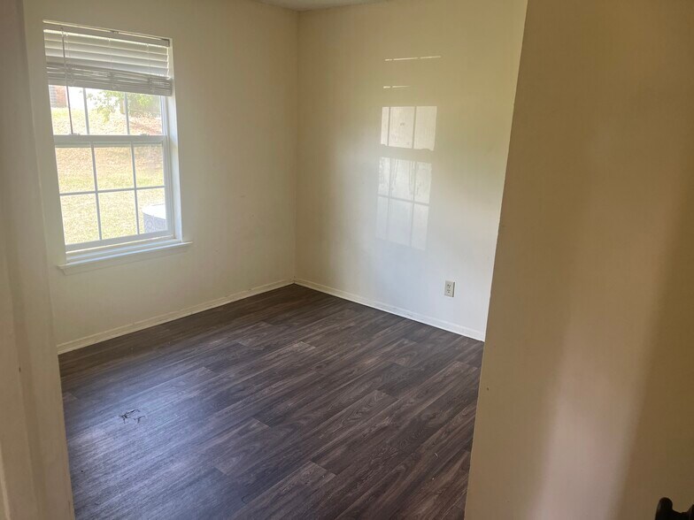 More Photos Of 209 E Sycamore Ln, Longview Apartments For Sale