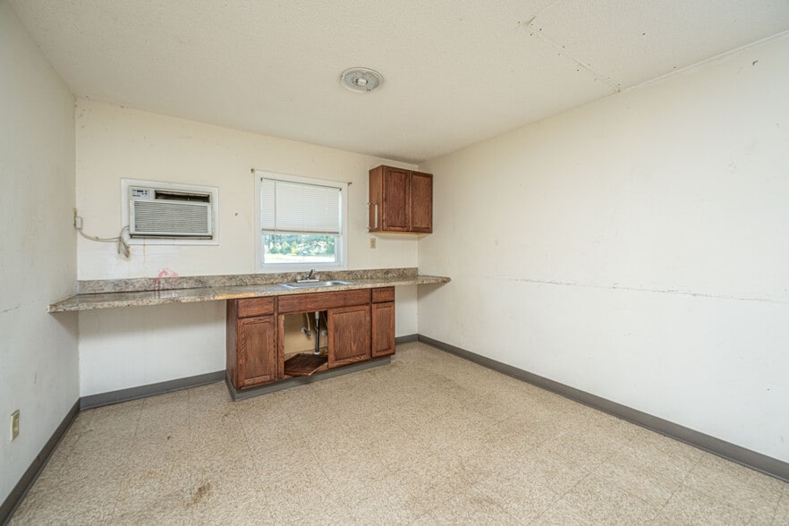 More Photos Of 1058 Edgewater Rd, Pineville Hotel For Sale