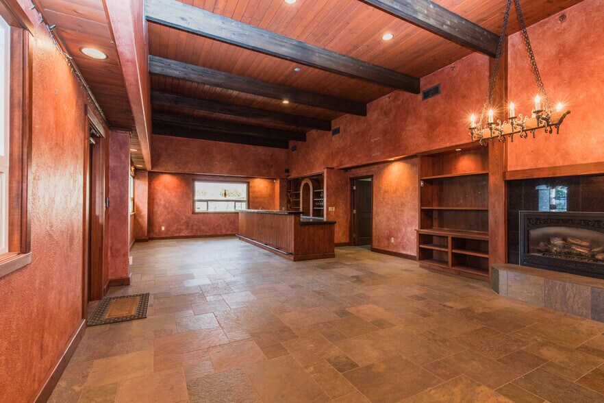 More Photos Of 1215 W Poplar St, Walla Walla Distribution For Lease