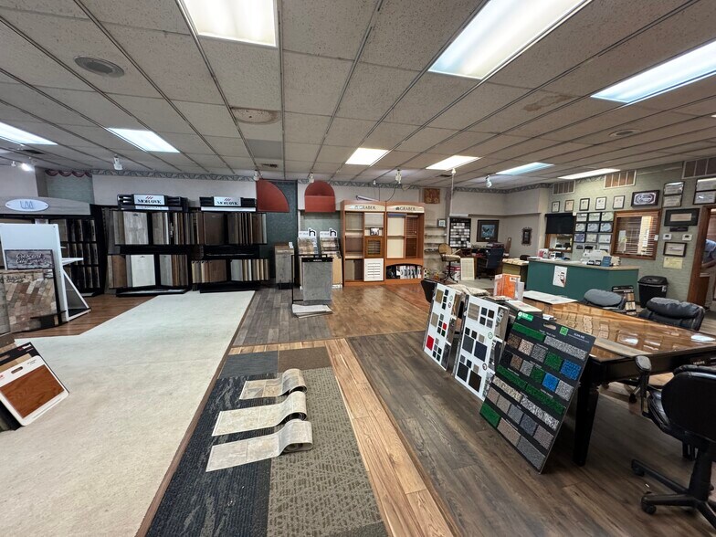 More Photos Of 1900 Crockett Rd, Palestine Storefront For Sale