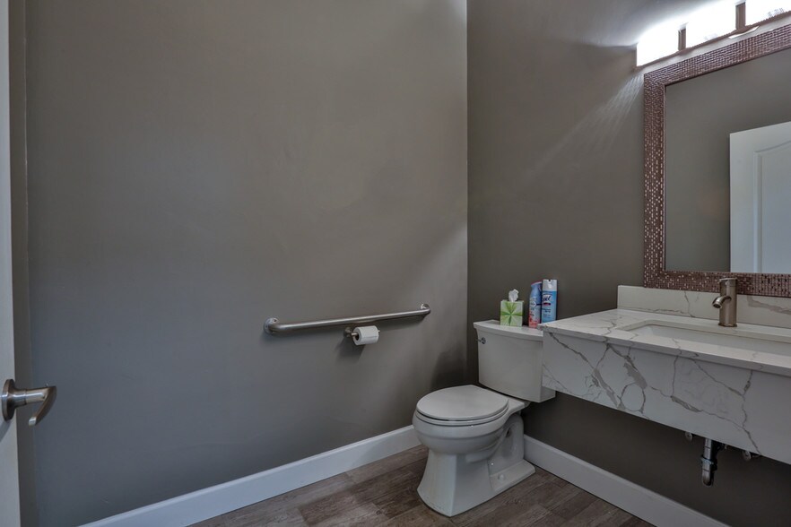 More Photos Of 711 Commercial Dr, Daytona Beach Manufacturing For Lease