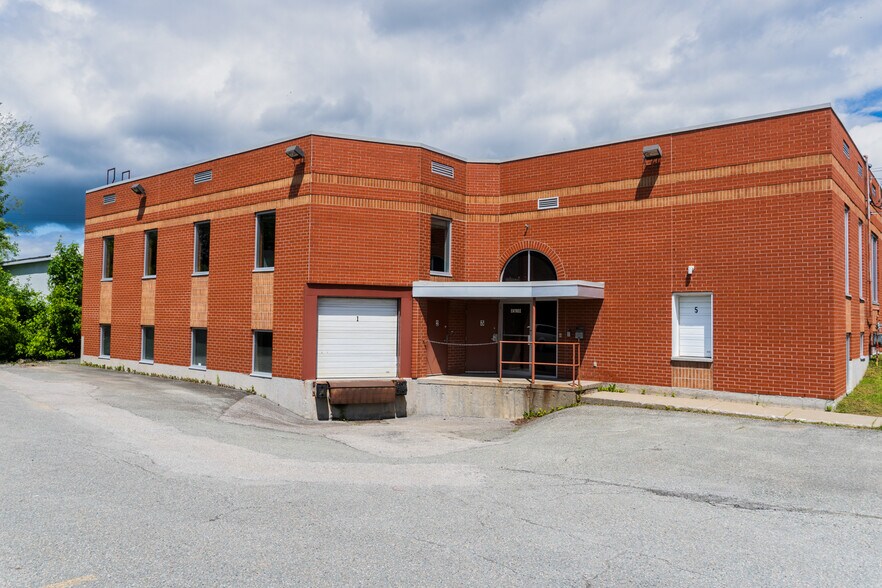 More Photos Of 786 St King E, Sherbrooke Storefront Retail Office For Sale