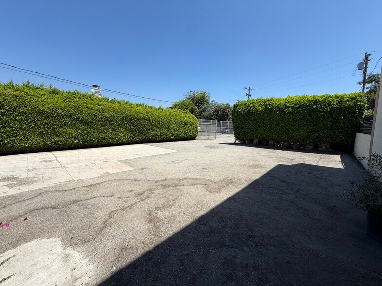 More Photos Of 480 S Rosemead Blvd, Pasadena Office For Sale