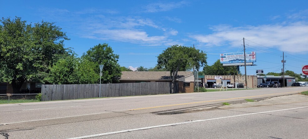 More Photos Of 216 Texas St, Cedar Hill Office For Lease