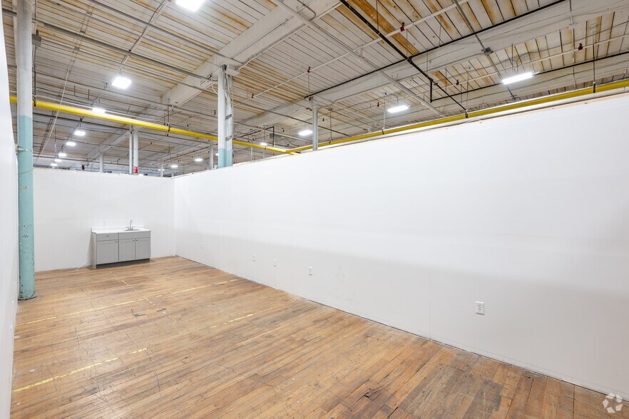 More Photos Of 1 Ace St, Fall River Warehouse For Lease