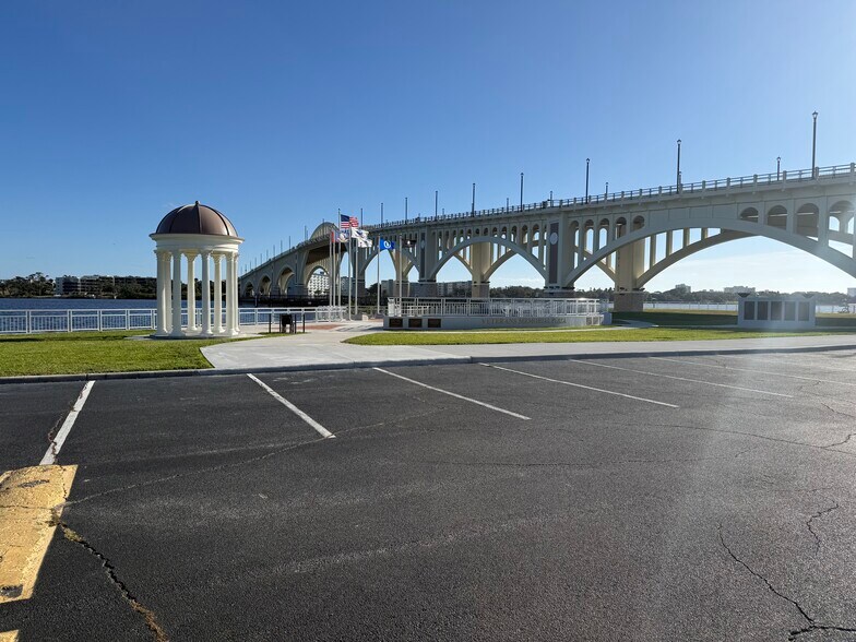 More Photos Of 128 S Beach St, Daytona Beach Apartments For Sale