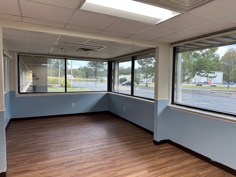 More Photos Of 505 Blue Ball Rd, Elkton Office For Lease