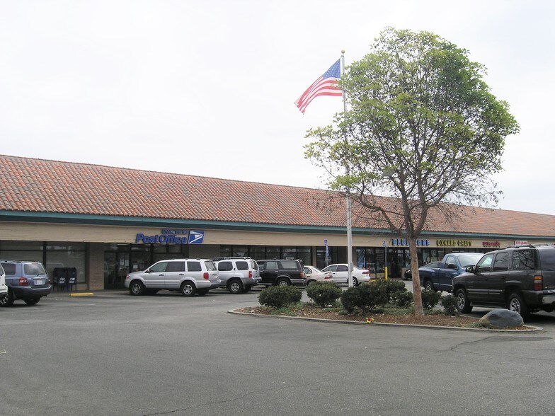More Photos Of 2500-2818 Saviers Rd, Oxnard Unknown For Lease