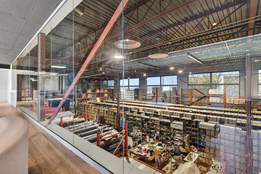 More Photos Of 30 Rue Montrose, Dollard-des-Ormeaux Warehouse For Sale