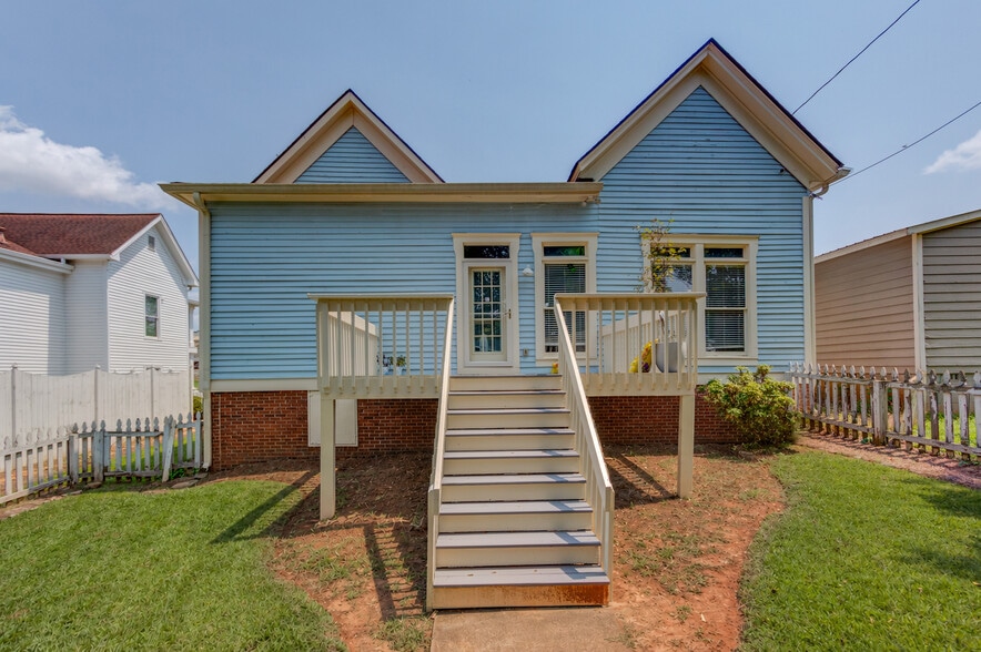 More Photos Of 152 E Shadburn Ave, Buford Office For Sale