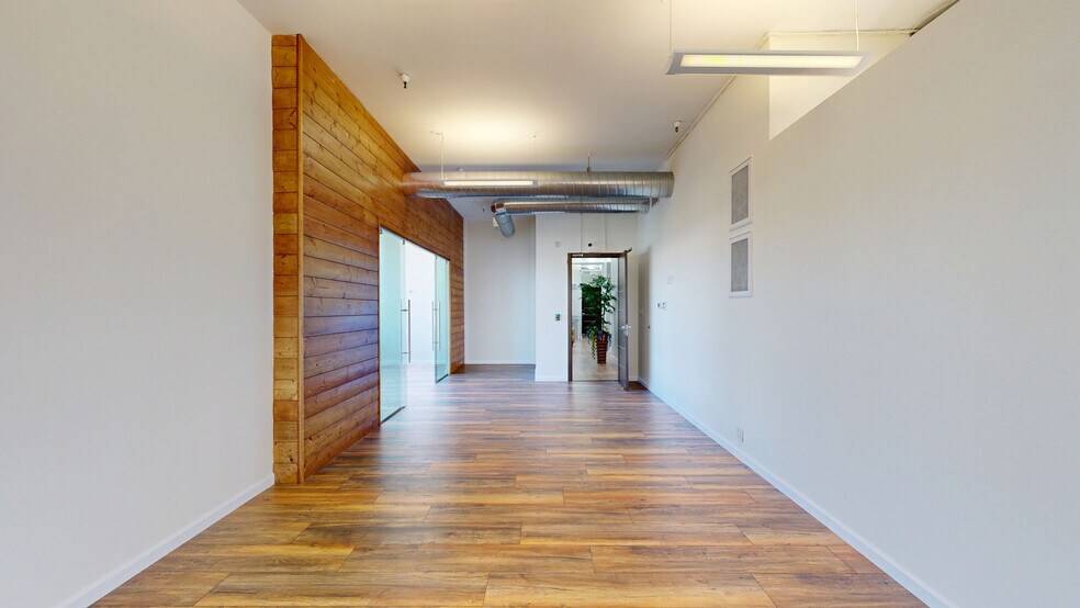 More Photos Of 1311-1425 63rd St, Emeryville Distribution For Lease