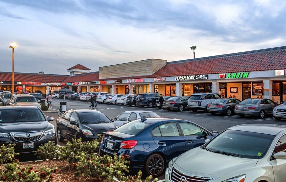 More Photos Of 3033 Bristol St, Costa Mesa Storefront For Lease