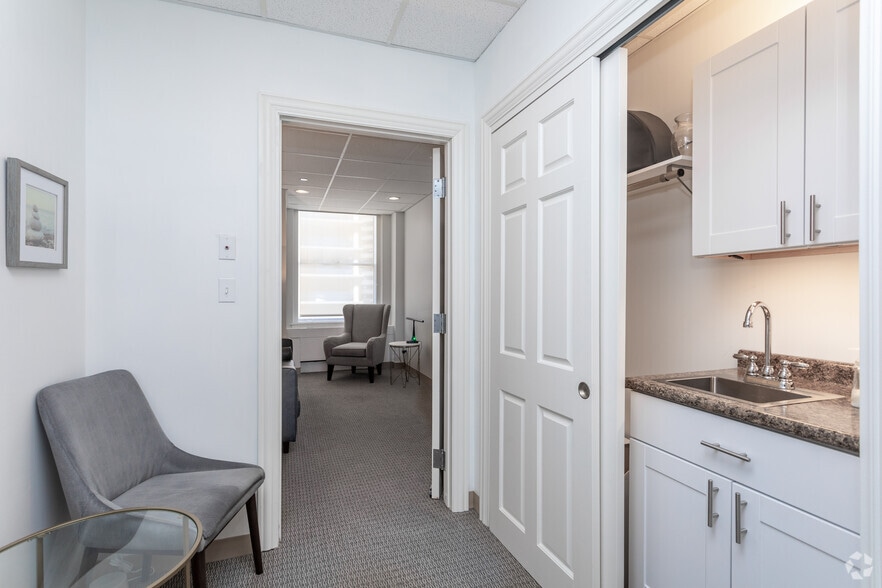 More Photos Of 307 N Michigan Ave, Chicago Office For Lease